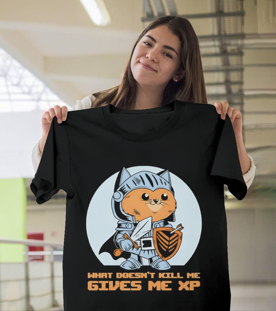 Knight Cat Holding Sword And Shield What Doesn't Kill Me Gives Me XP T-Shirt