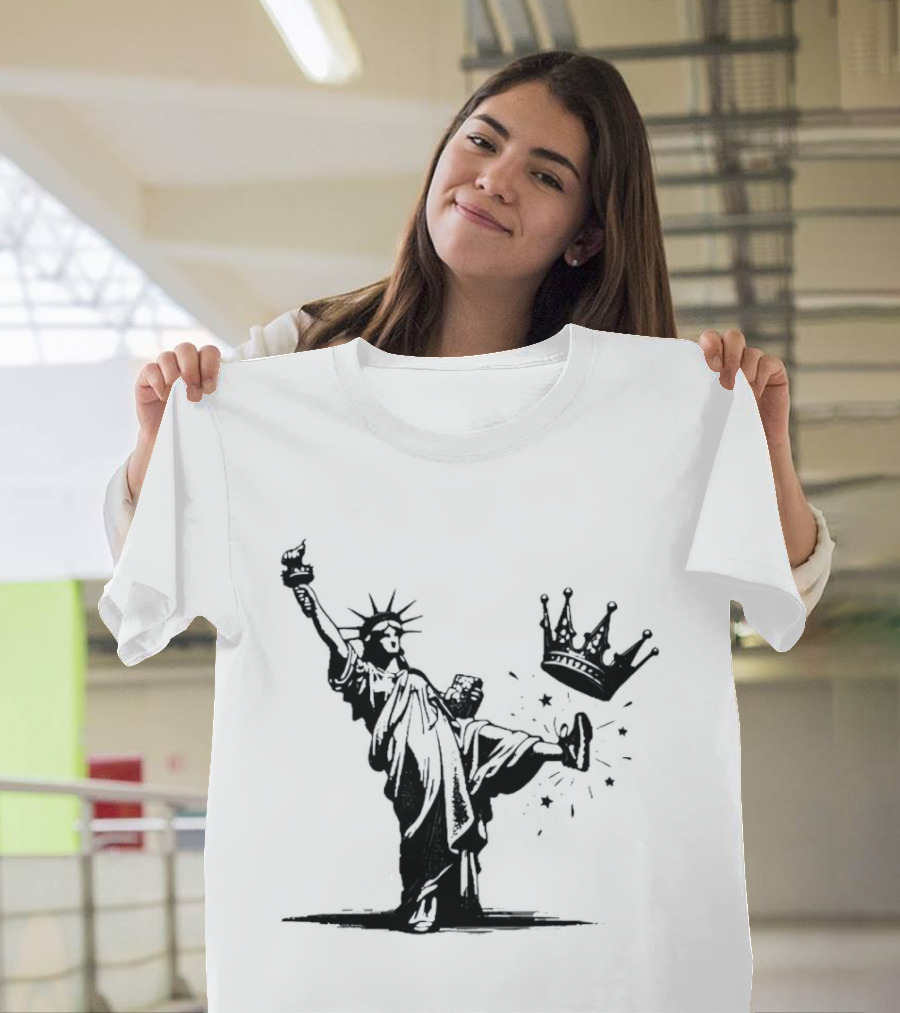 Statue Of Liberty Kicking Crown No King T-Shirt
