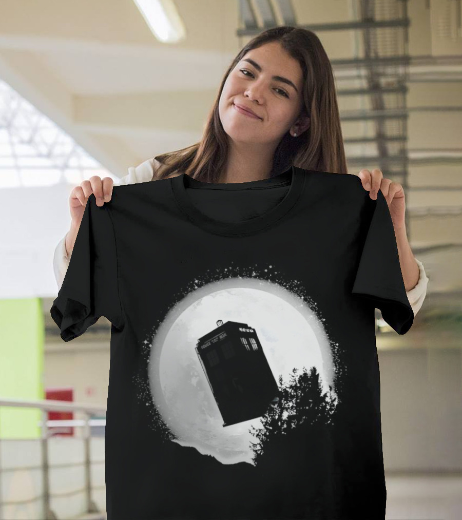 Tardis Doctor Who Moonlight Time Machine Iconic Sci Fi Police Box T-Shirt