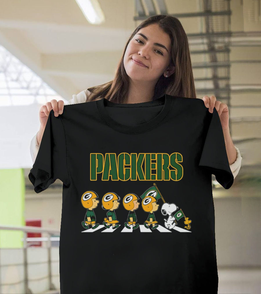 Peanuts Green Bay Packers Snoopy Woodstock Flag Walking T-Shirt