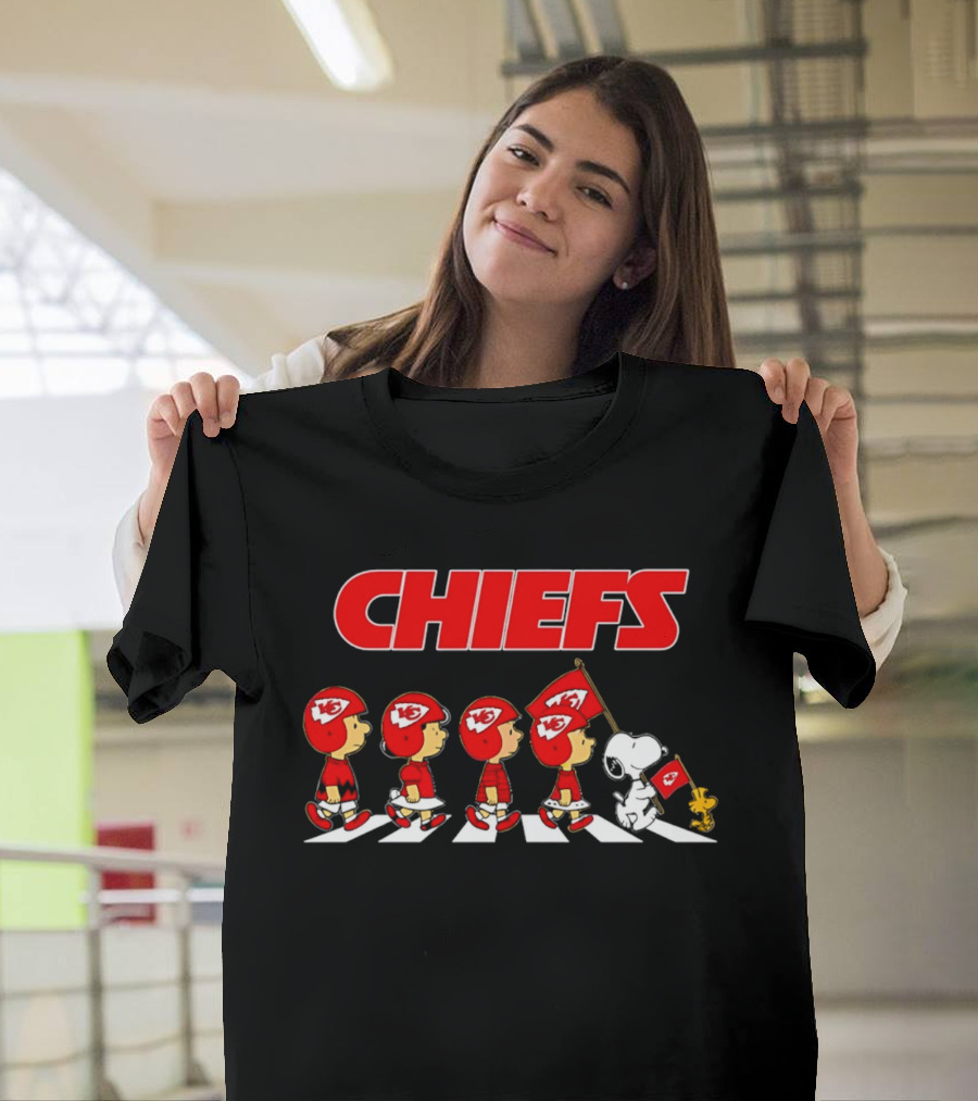 Peanuts Kansas City Chiefs Snoopy and Friends Walking with Flag T-Shirt