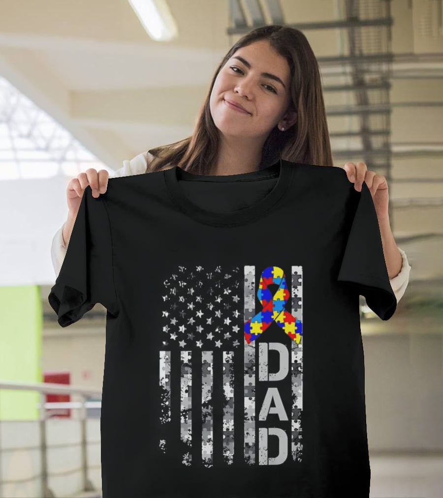 USA Flag With Autism Awareness Puzzle Ribbon Dad Fathers Day T-Shirt