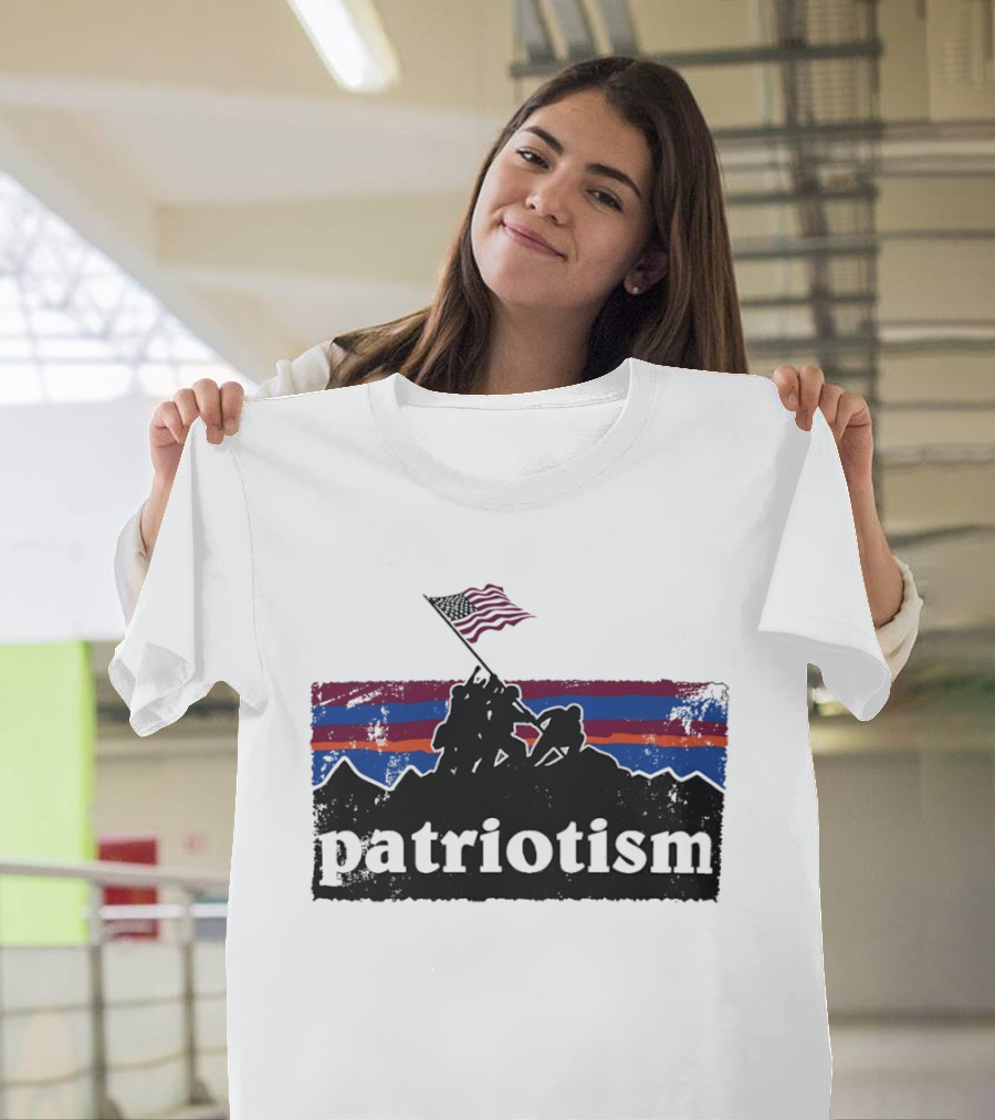 Patriotism Battle Of Iwo Jima Holding US Flag Mountain T-Shirt