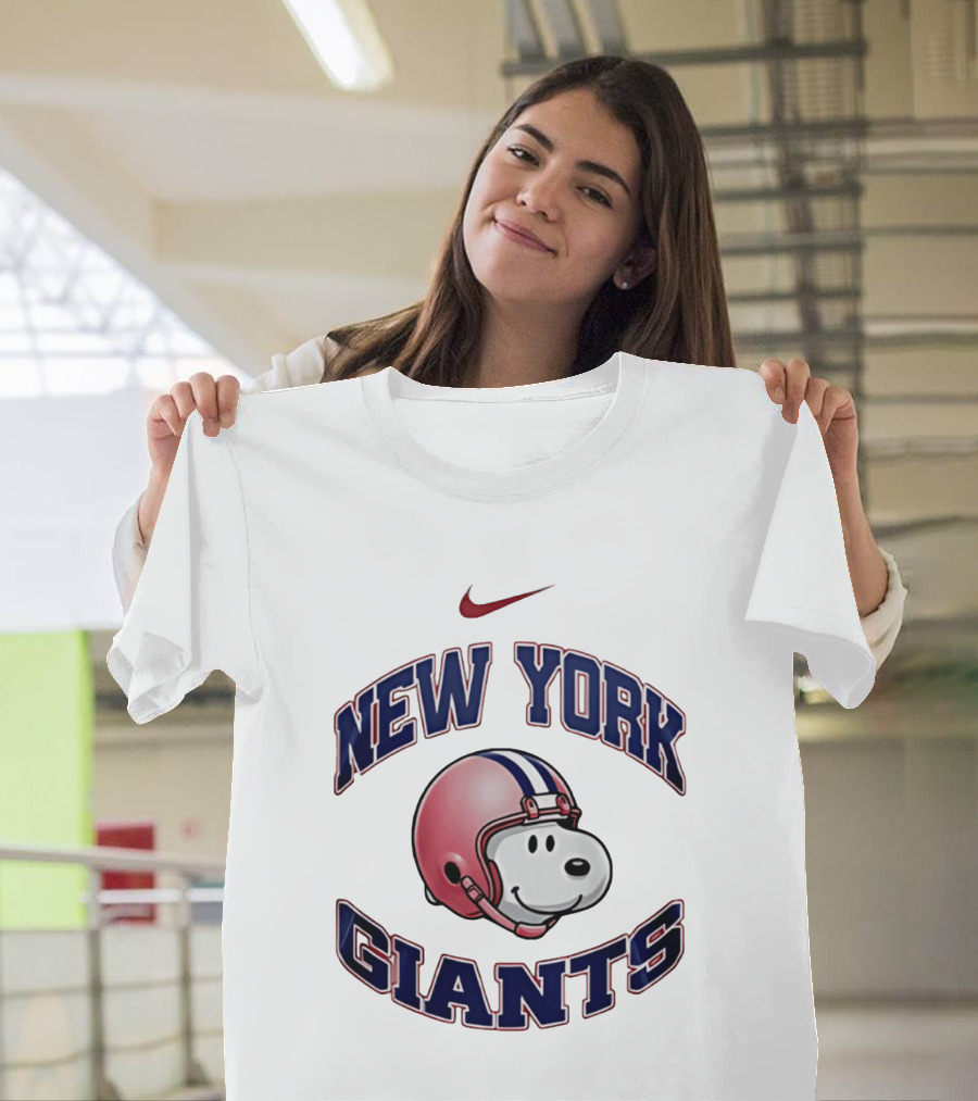 Nike New York Giants Snoopy Football Helmet T-Shirt