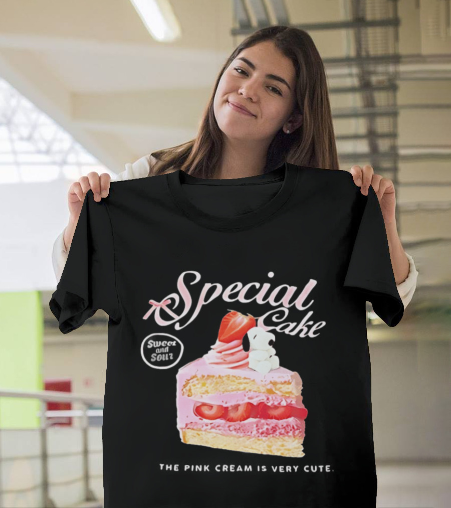 Special Cake Pink Cream With Strawberry And Snoopy T-Shirt