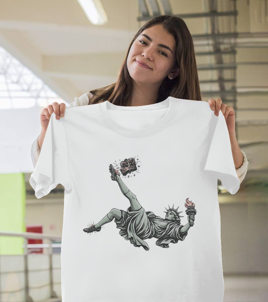 Statue Of Liberty Toppling Crown No Kings T-Shirt