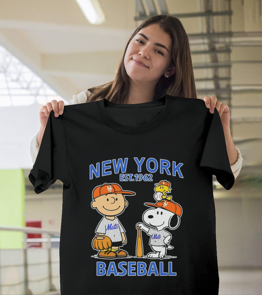 Charlie Brown And Snoopy New York Mets Baseball Est 1962 T-Shirt