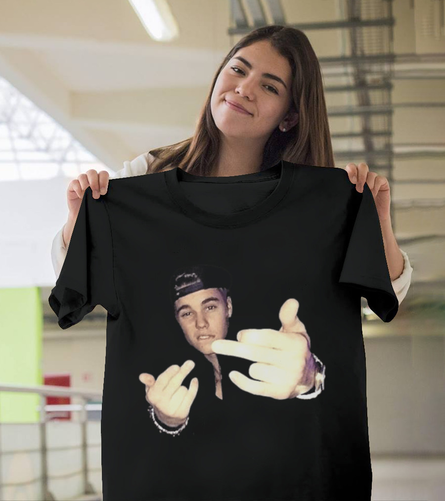 Justin Bieber Middle Finger Gesture Bold Expression T-Shirt