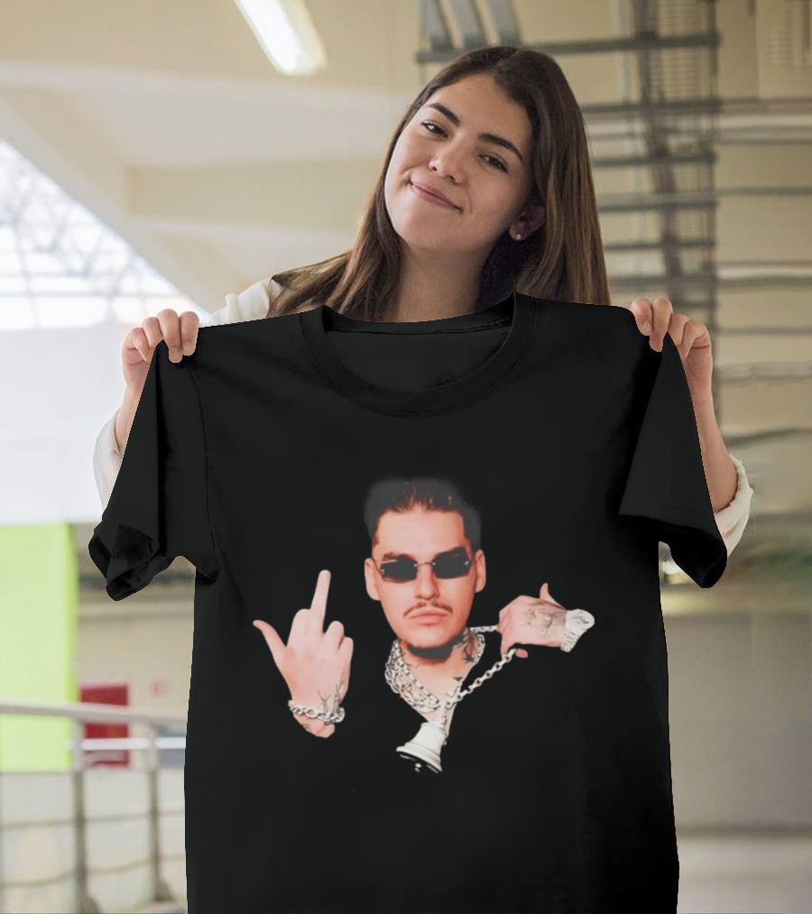 Yeat Rapper Star With Sunglasses Chain Middle Finger Gesture T-Shirt