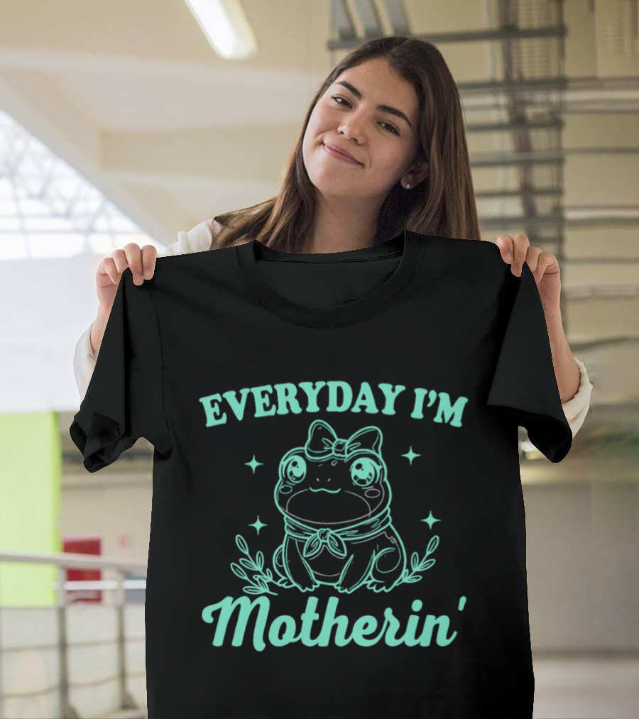 Everyday I'm Motherin' Frog Wearing Bow Cute T-Shirt