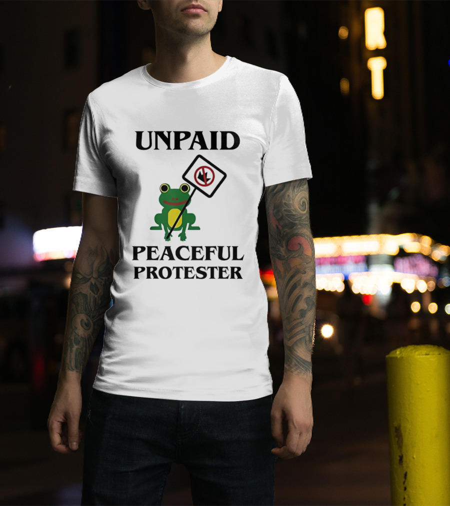 Unpaid Peaceful Protester Frog Holding No King Sign T-Shirt