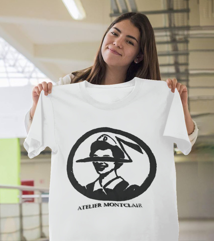 Atelier Montclair Artistic Portrait In Circular Frame T-Shirt