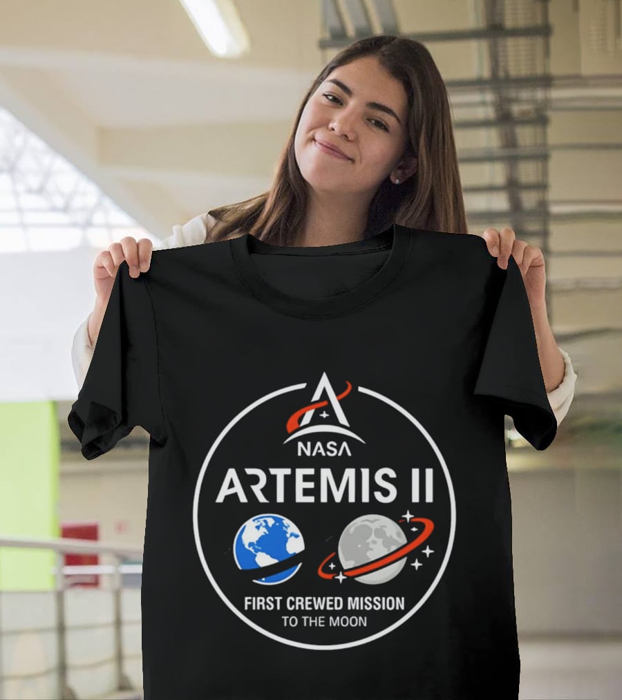 NASA Artemis II First Crewed Mission To The Moon Earth And Moon T-Shirt
