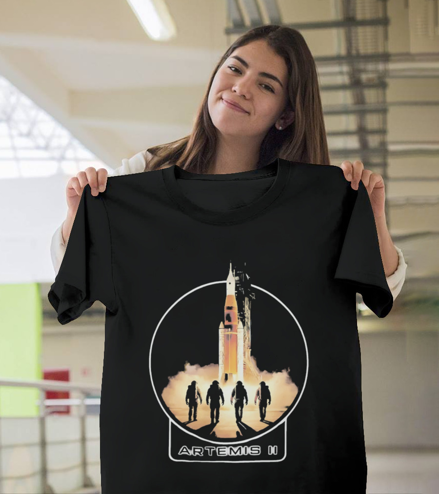 Artemis II Astronauts And Rocket Launch Moon Mission T-Shirt
