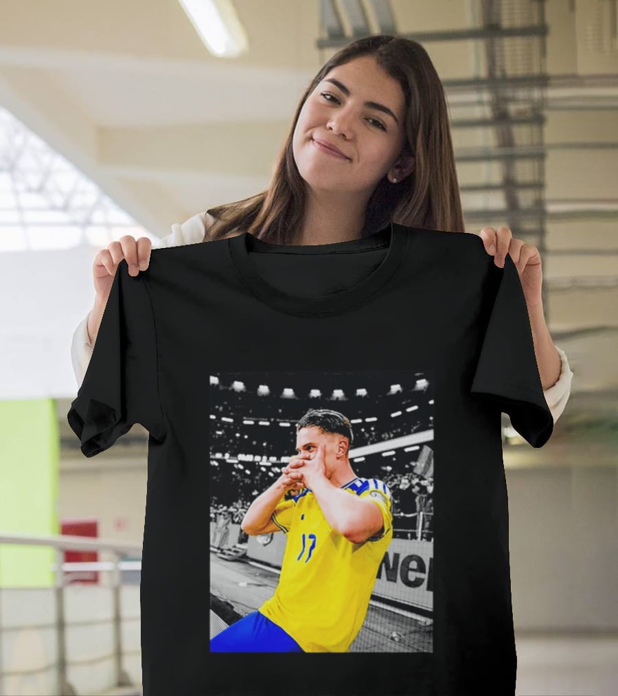 Viktor Gyokeres Sweden Yellow Soccer Jersey Celebration T-Shirt