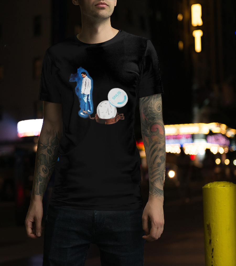 A Snus Gekettet Meme With Snus Tin And Chain T-Shirt