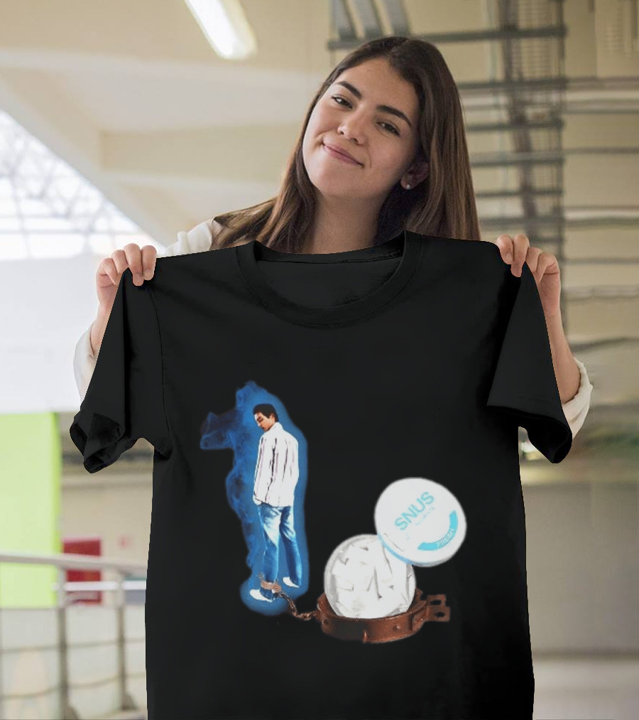 A Snus Gekettet Meme With Snus Tin And Chain T-Shirt