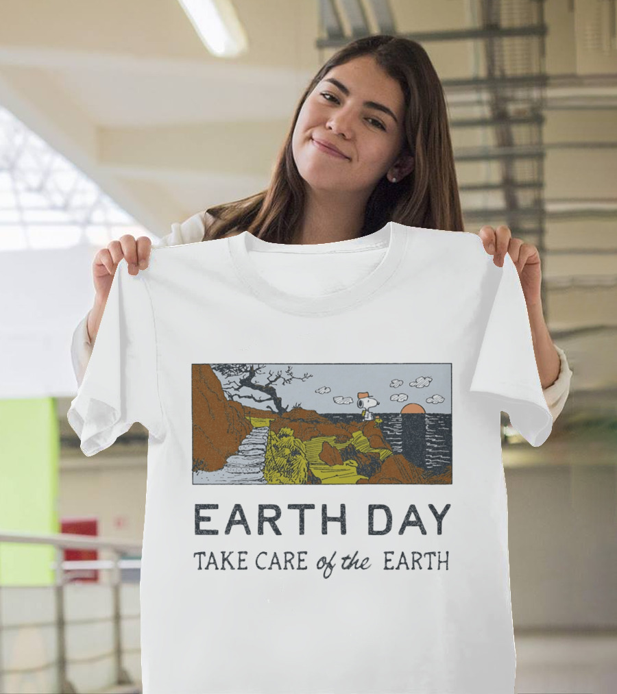 Earth Day Snoopy Woodstock Take Care Of The Earth Sunset Scene T-Shirt