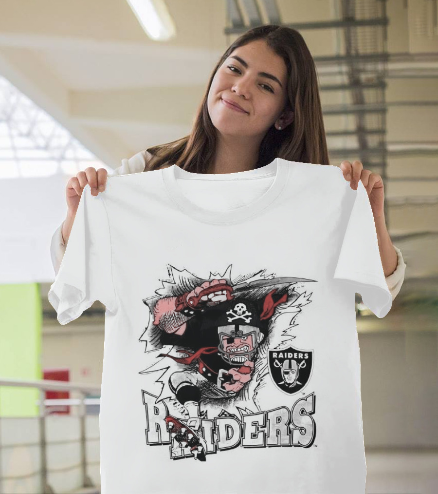 Las Vegas Raiders 1993 Football Skull Pirate Raider T-Shirt