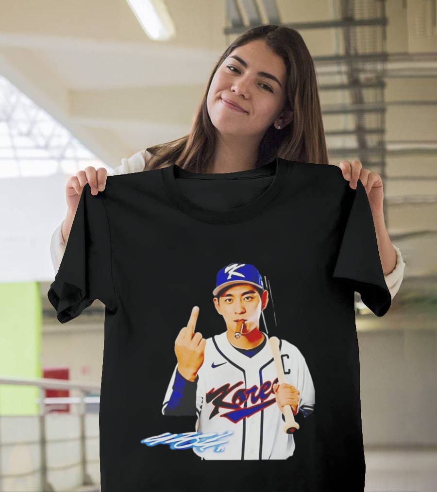 Korea World Baseball Jung Hoo Lee Smoking Cigar Middle Finger T-Shirt