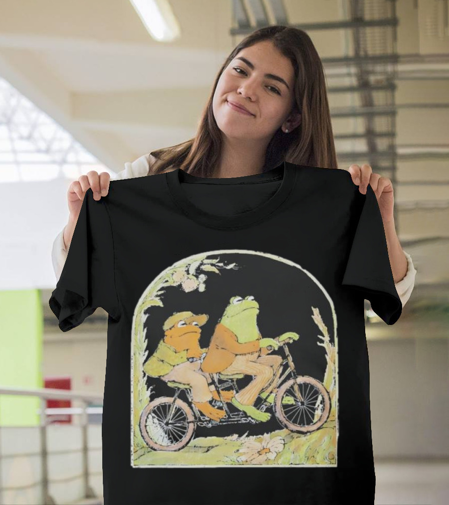 Frog And Toad Riding Vintage Bicycle Halloween Style T-Shirt