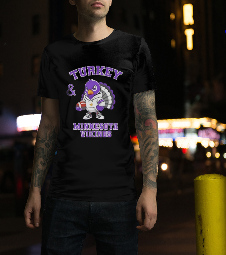 Turkey Holding Football Minnesota Vikings NFL Happy Thanksgiving T-Shirt