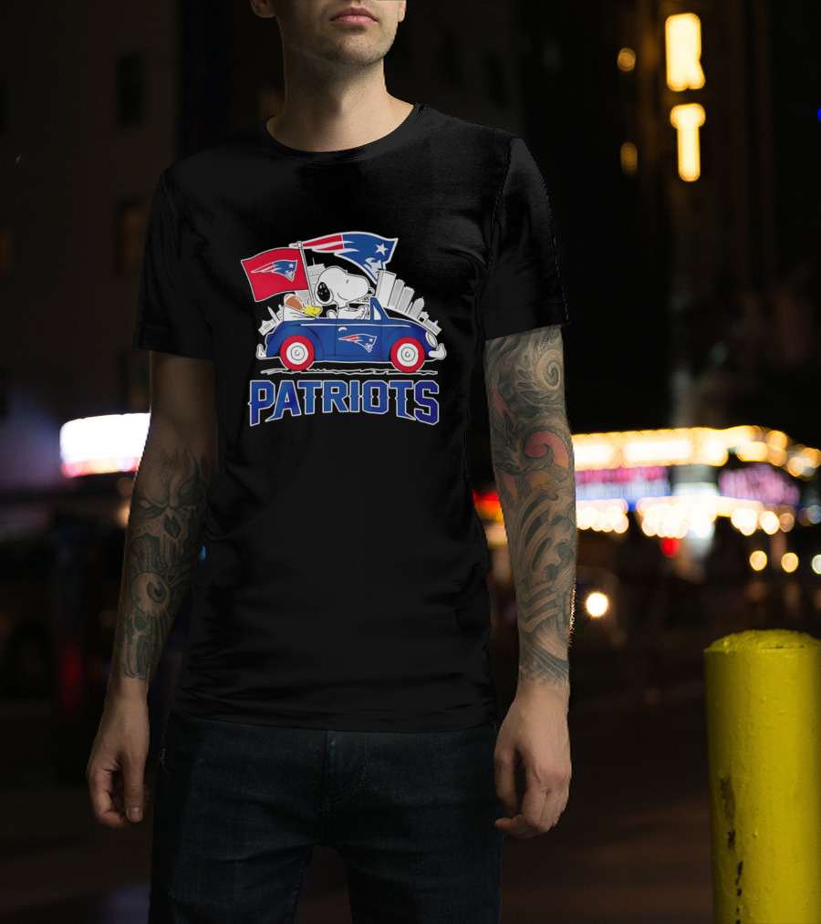 Patriots Snoopy Woodstock Driving Football Car Fan Gear T-Shirt