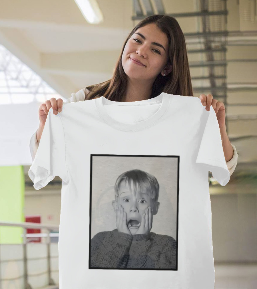 Home Alone Kevin McCallister Hands On Face Iconic Christmas Scene T-Shirt