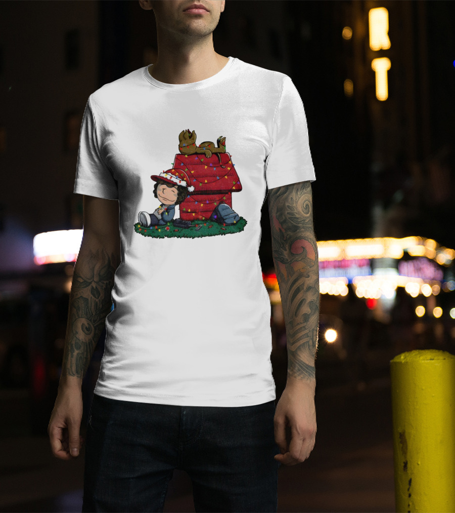 Peanuts Stranger Things Dustin Christmas Snoopy Doghouse Holiday Scene T-Shirt
