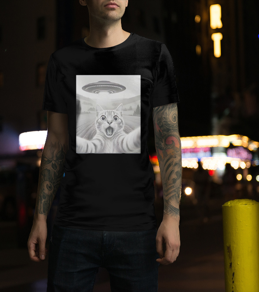 Cat Selfie UFO Encounter Funny Alien Theme T-Shirt