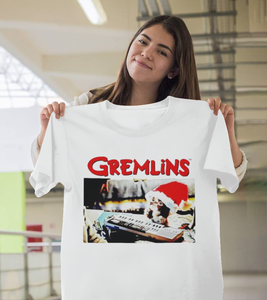 Gremlins Gizmo Christmas Santa Hat Keyboard Scene T-Shirt