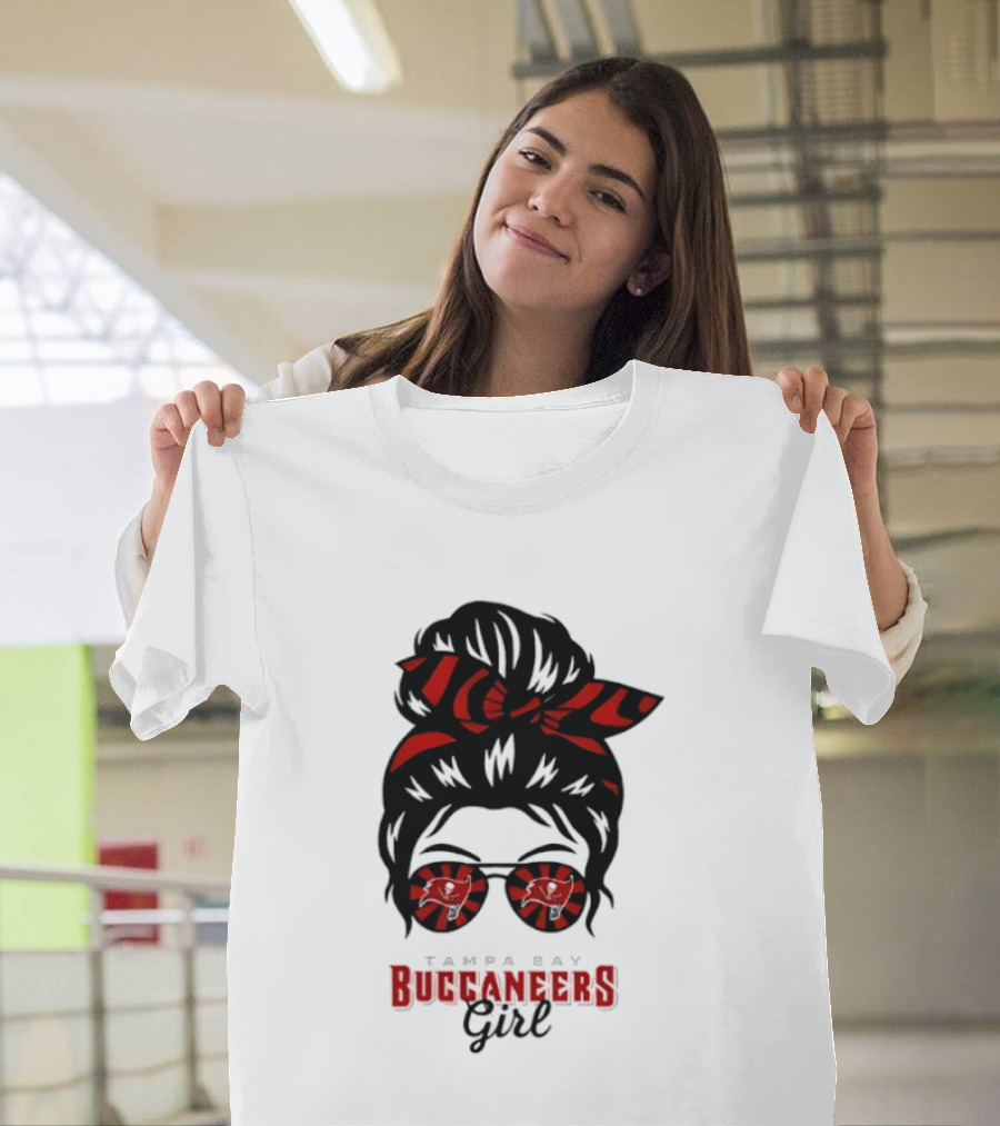 Tampa Bay Buccaneers Girl Messy Bun Glasses Bow And Sunglasses Fan T-Shirt