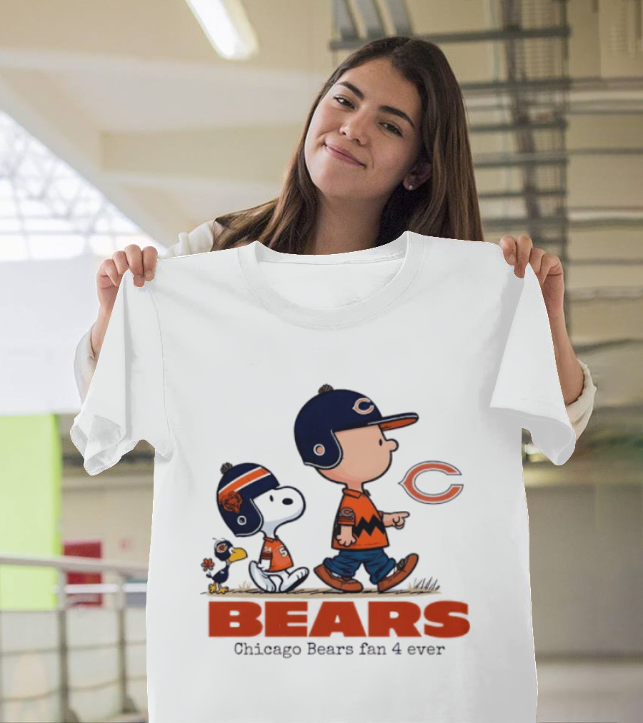 Chicago Bears Fan 4 Ever Snoopy Vs Charlie Brown T-Shirt