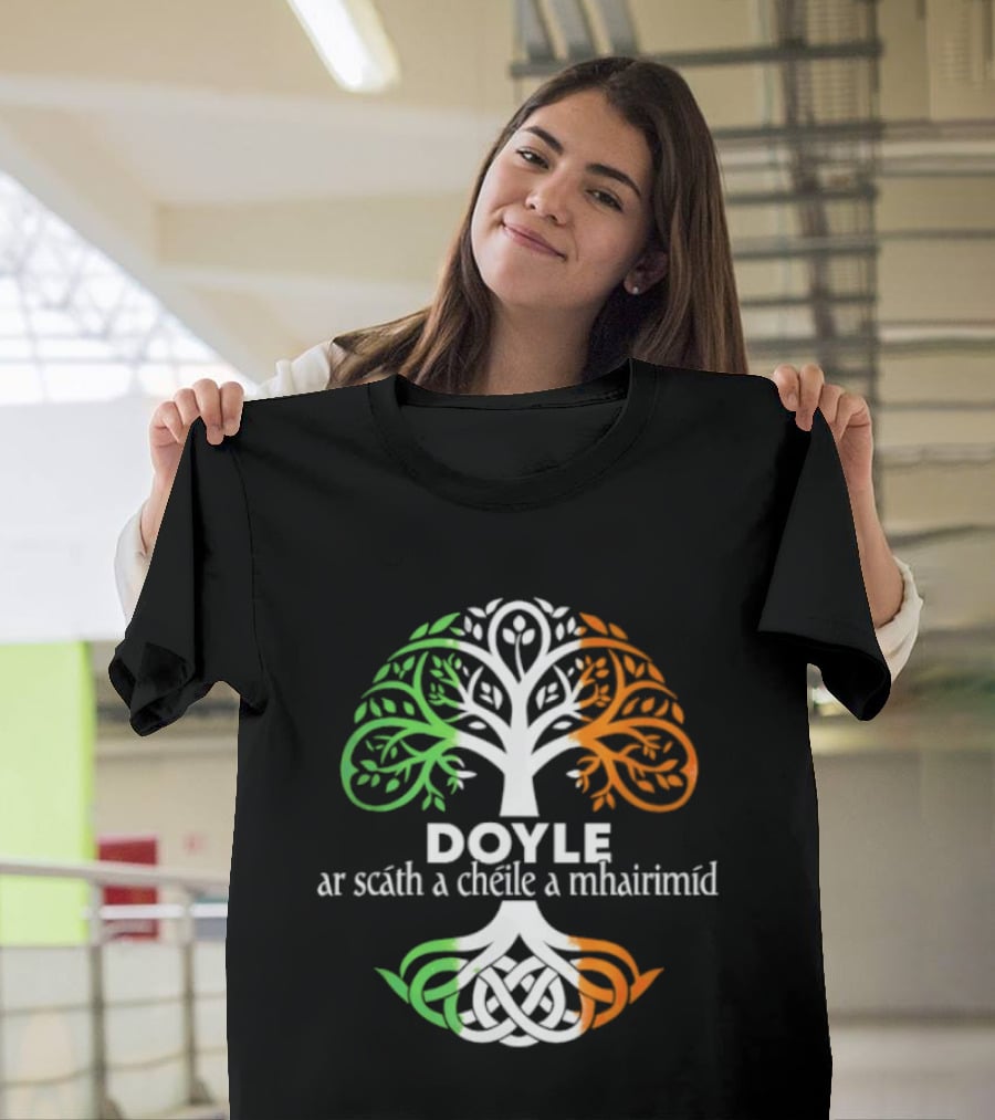 Doyle Irish Family Name Celtic Irish Roots Tree Ar Scáth A Chéile A Mhaireannimid T-Shirt