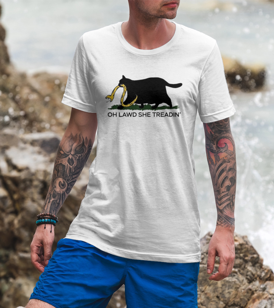 Oh Lawd She Treadin' Black Cat With Snake In Mouth T-Shirt