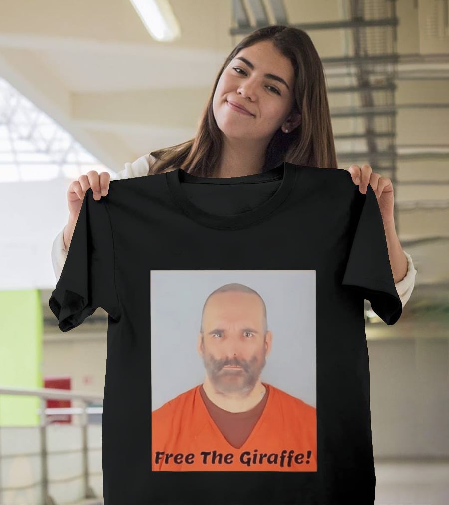 Free The Giraffe Shot Funny Jail Photo T-Shirt