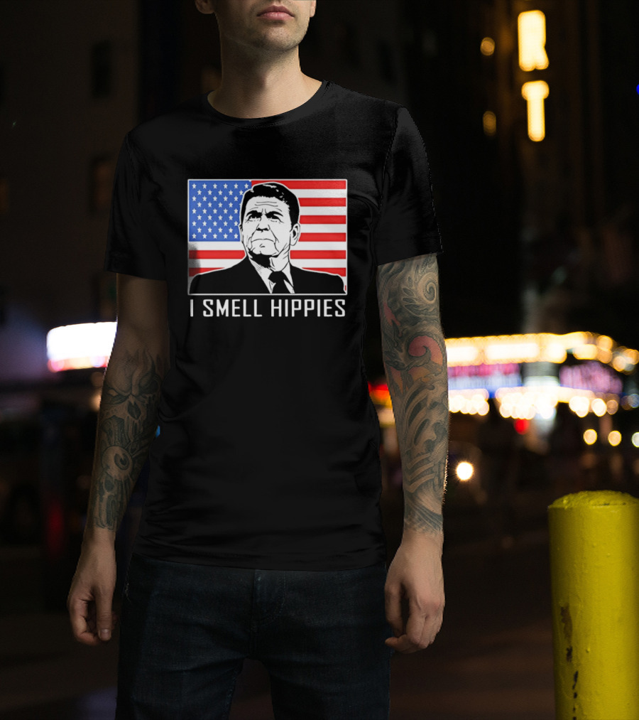 I Smell Hippies Ronald Reagan American Flag Stars And Stripes T-Shirt