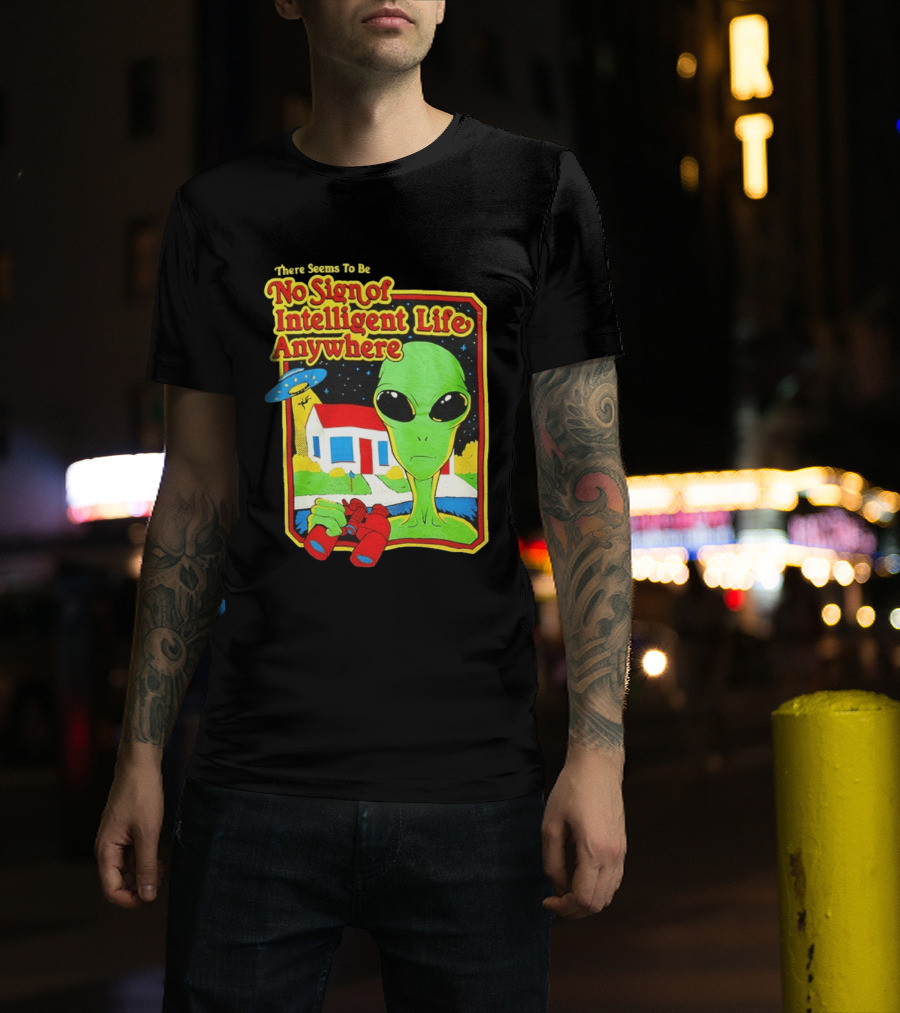 There Seems To Be No Sign Of Intelligent Life Anywhere Alien Green Martian Binoculars Retro Comic T-Shirt