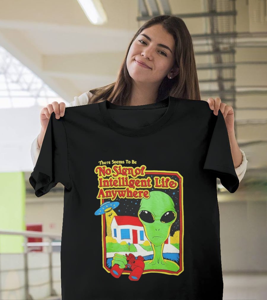 There Seems To Be No Sign Of Intelligent Life Anywhere Alien Green Martian Binoculars Retro Comic T-Shirt