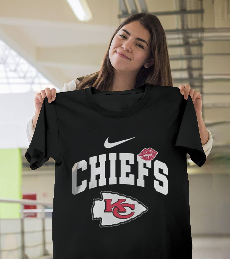 Nike Kansas City Chiefs KC Logo Makeup Lips T-Shirt