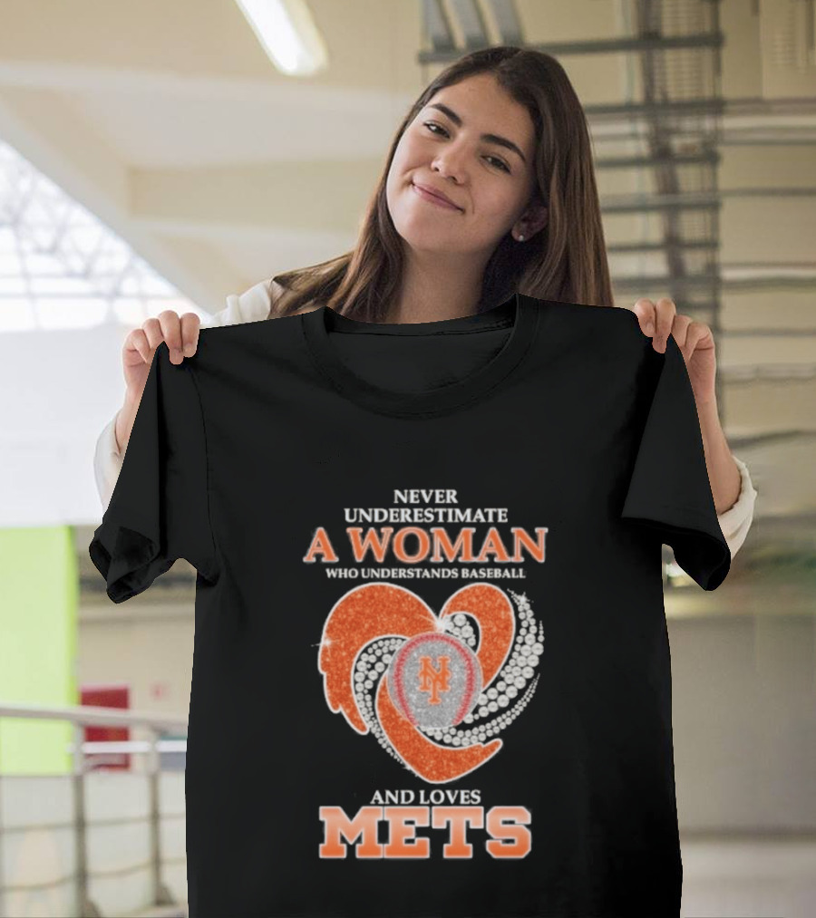 Never Underestimate A Woman Who Understands And Loves New York Mets T-Shirt