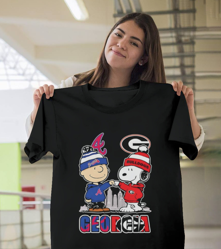 Atlanta Braves Charlie Brown Georgia Bulldogs Snoopy Merry Peanuts Christmas 2025 T-Shirt