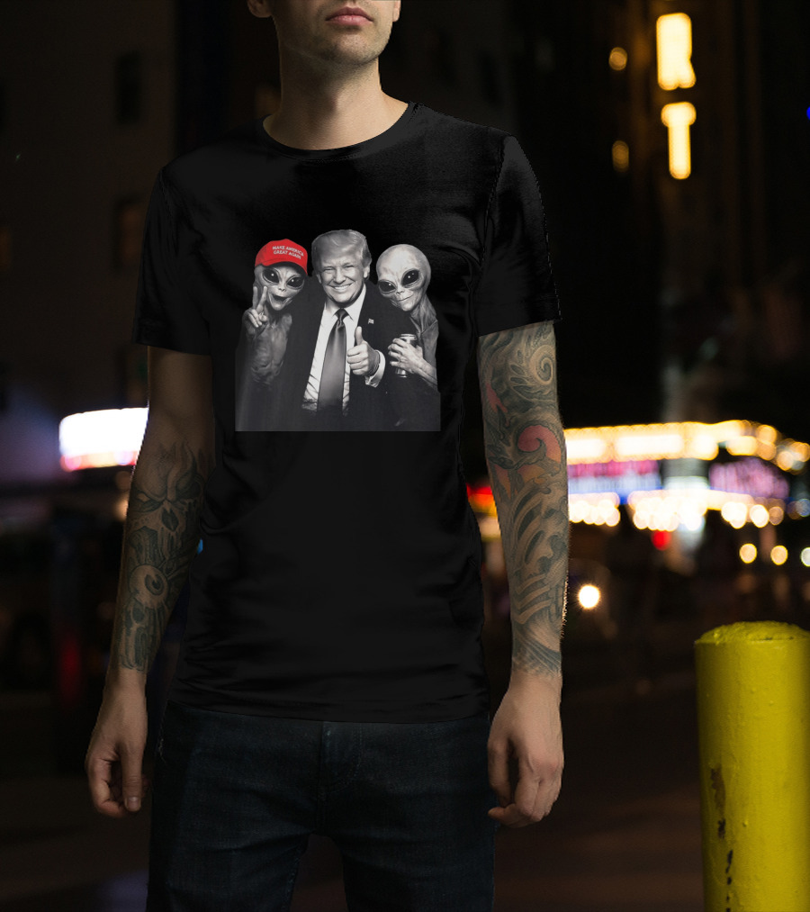 Make America Great Again Trump And Aliens Thumbs Up T-Shirt