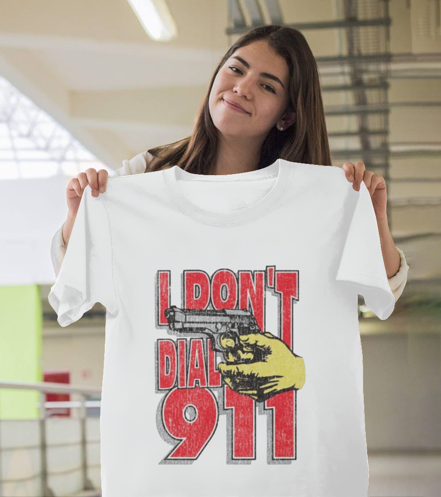 Handgun I Don't Dial 911 Retro Bold Red T-Shirt