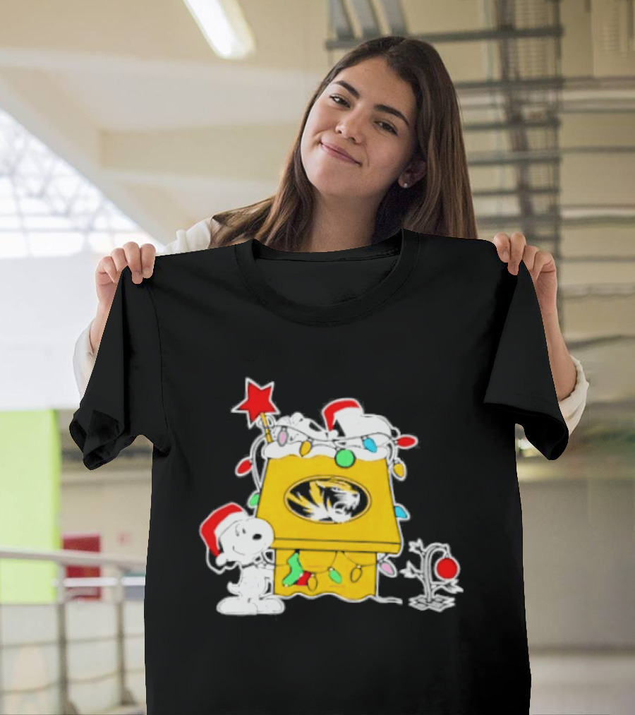 Snoopy Missouri Tigers Christmas Holiday 2025 Peanuts Festive Celebration T-Shirt