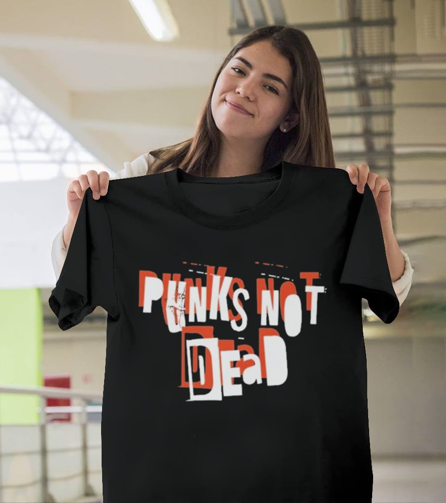 Punks Not Dead 76 26 Distorted T-Shirt