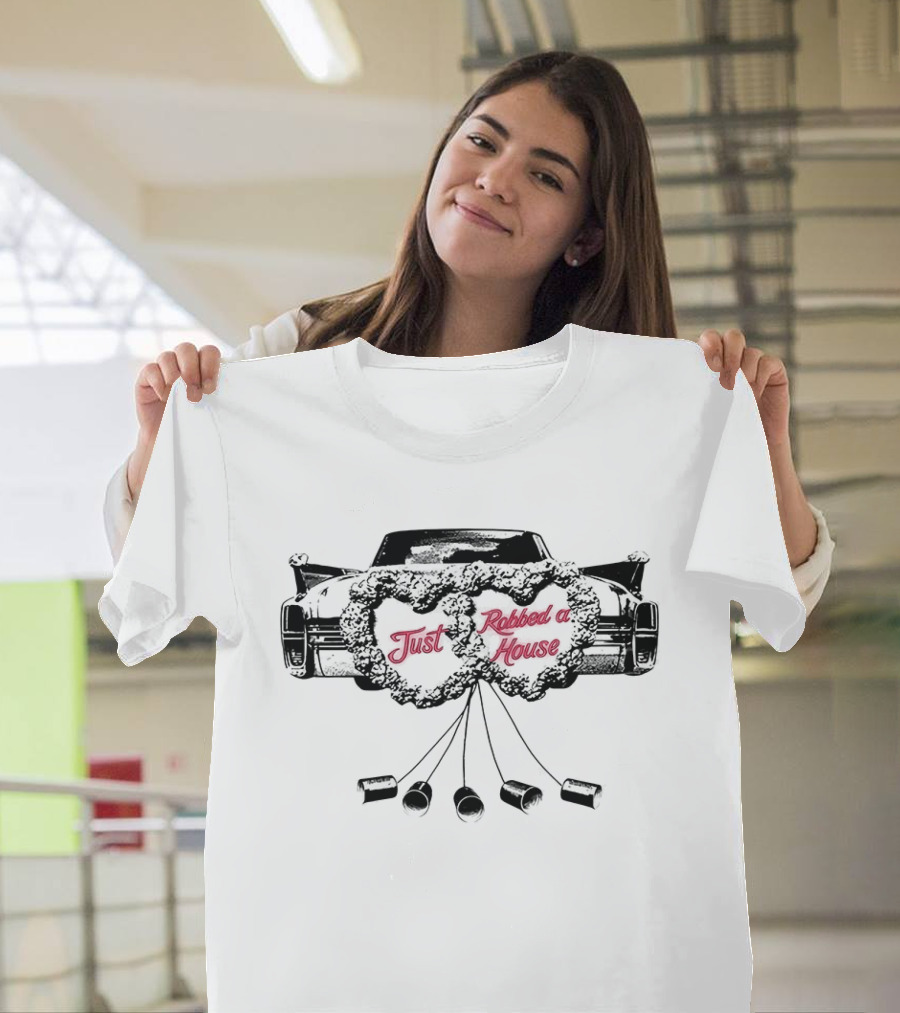 Just Robbed A House Sabrina Carpenter Vintage Car Wreaths T-Shirt