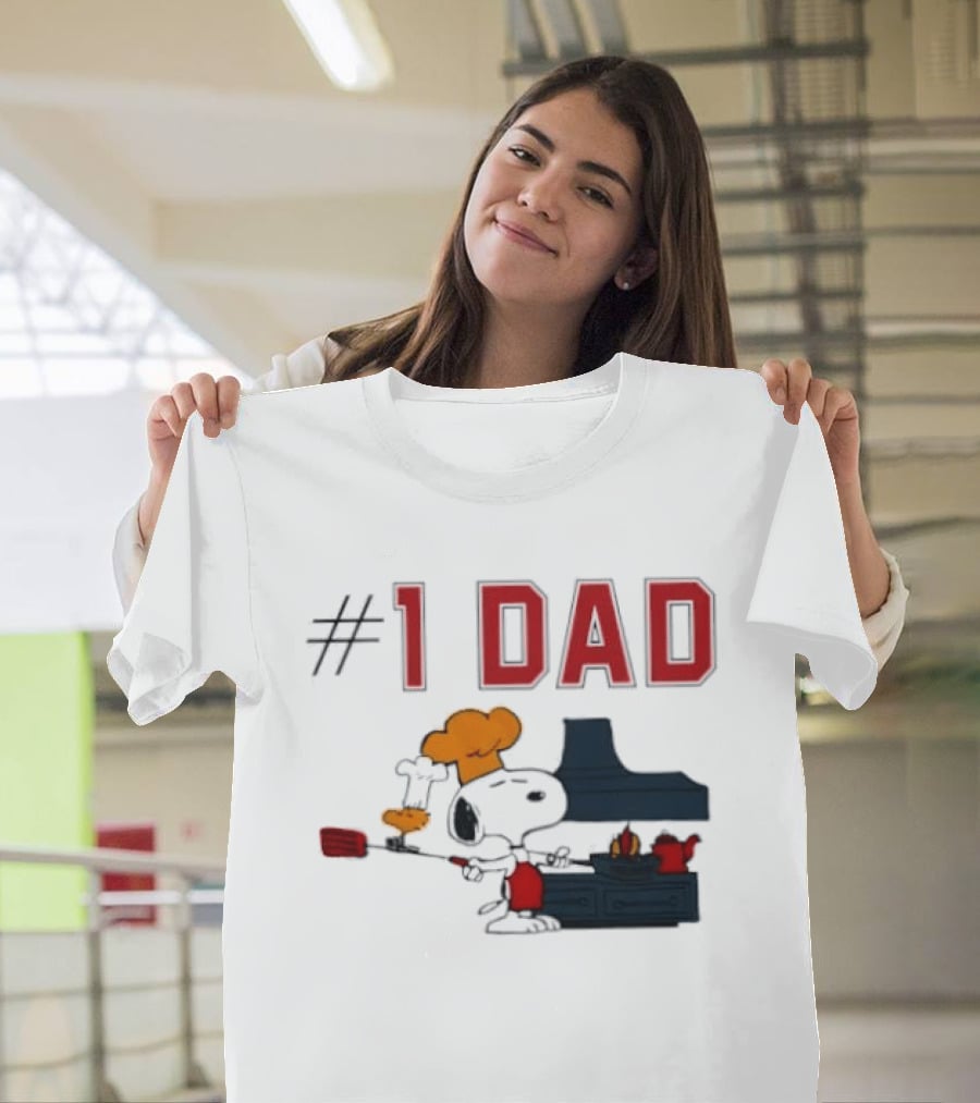 Snoopy #1 Dad BBQ Chef Cooking Grilling Peanuts Comic Strip T-Shirt