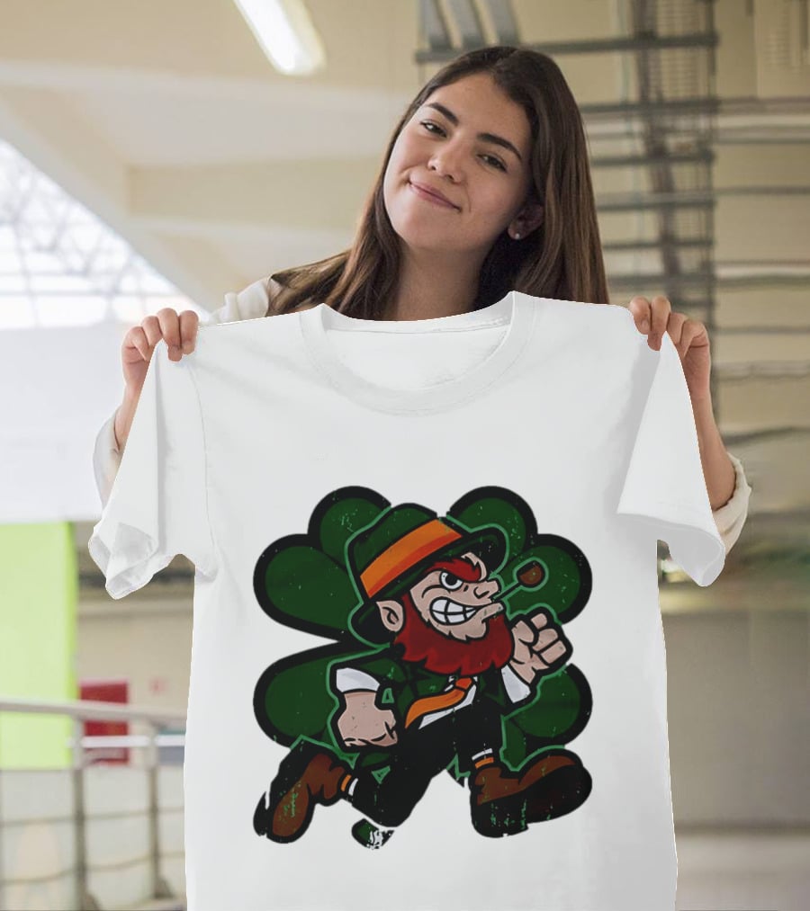 Leprechaun St. Patrick's Day Four Leaf Clover Smoking Pipe Vintage Irish T-Shirt