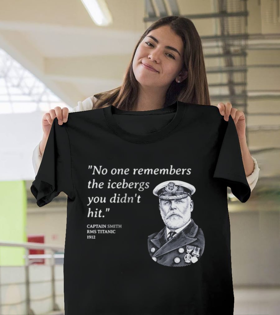 No One Remembers The Icebergs You Didn't Hit Captain Smith RMS Titanic 1912 T-Shirt